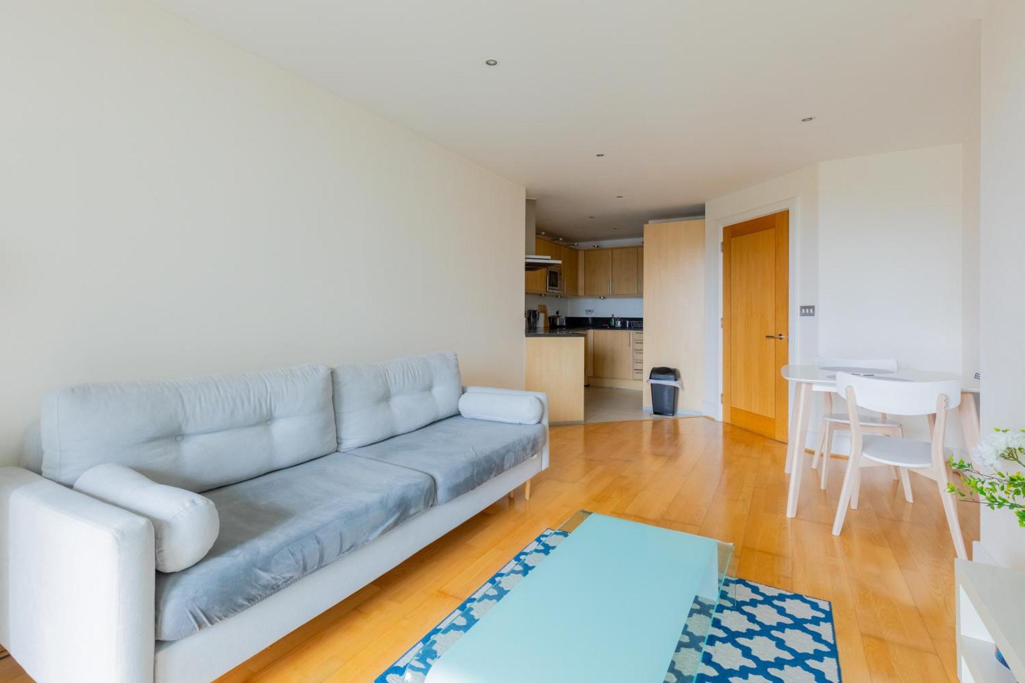 Sleek 1bd Flat With View Of The River Thames